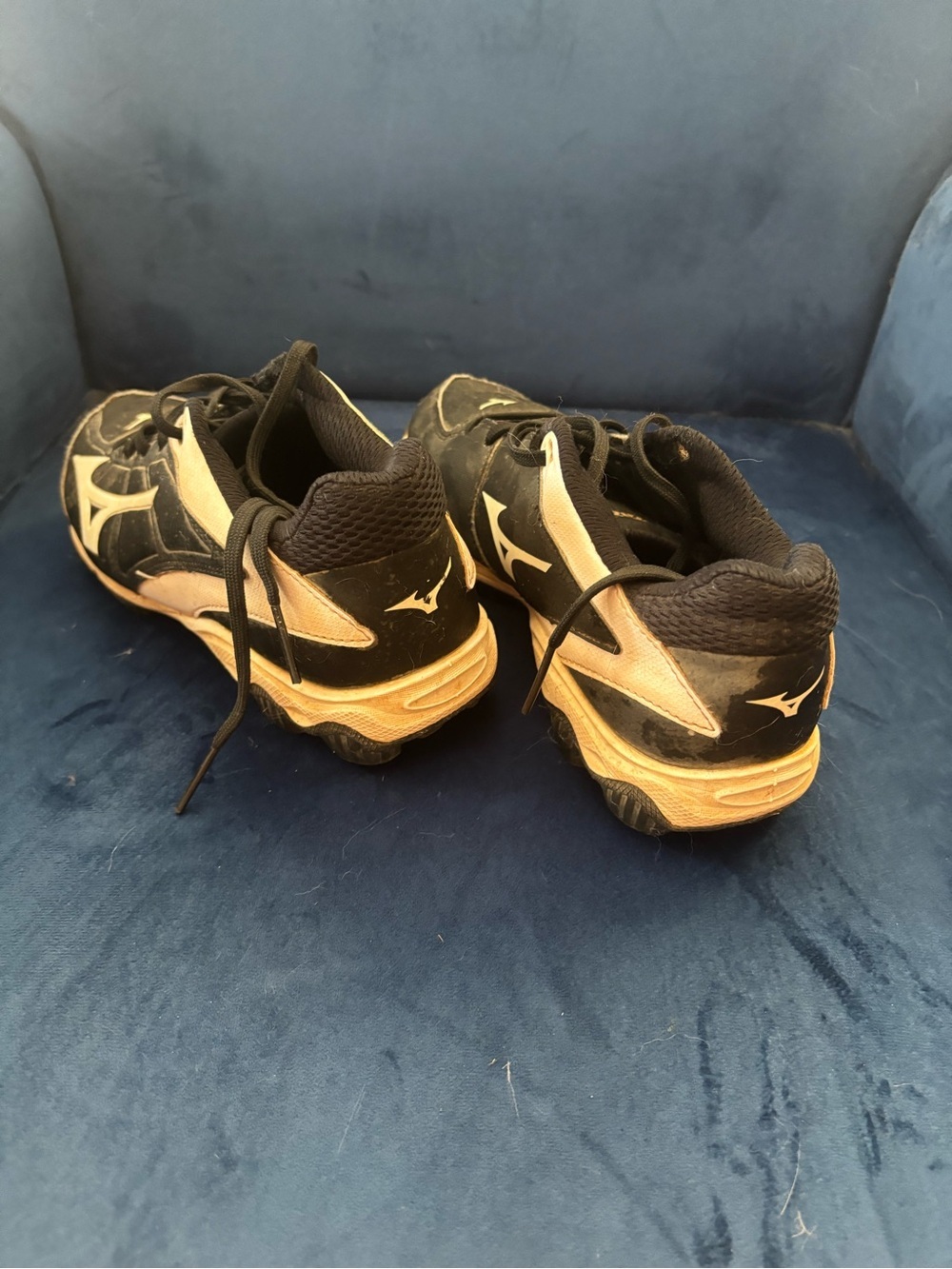Mizuno Black and Cream Baseball Cleats - Picture 4 of 5